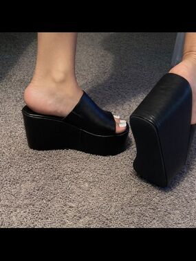 PrettyLittleThing Black Leather Platform Mule Slide Sandals Size 9 chunky wedge